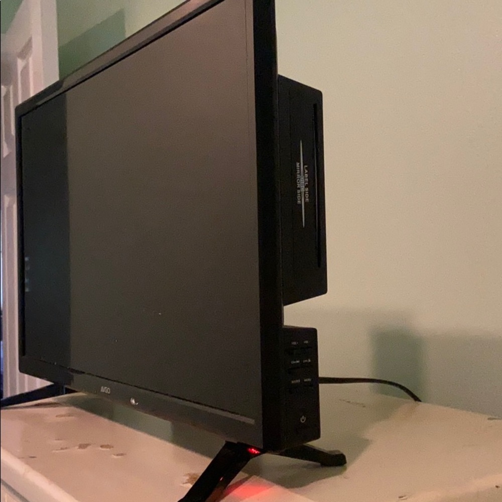 I am selling a 22 by 13 inch flat screen AVGO tv